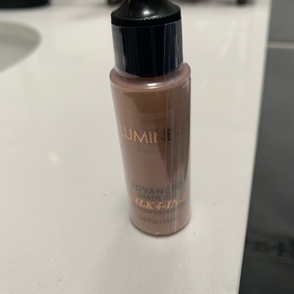 Luminess Silk 4-in-1 Shade 50 Airbrush Foundation - Picture 3 of 4